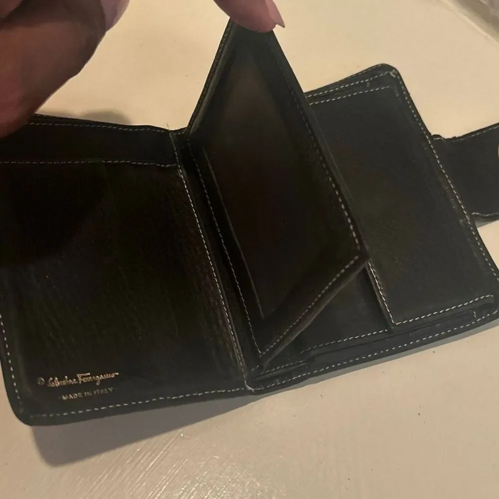 Ferragamo Compact Gancini Tab Wallet Black Leather Preppy Equestrian Old Money